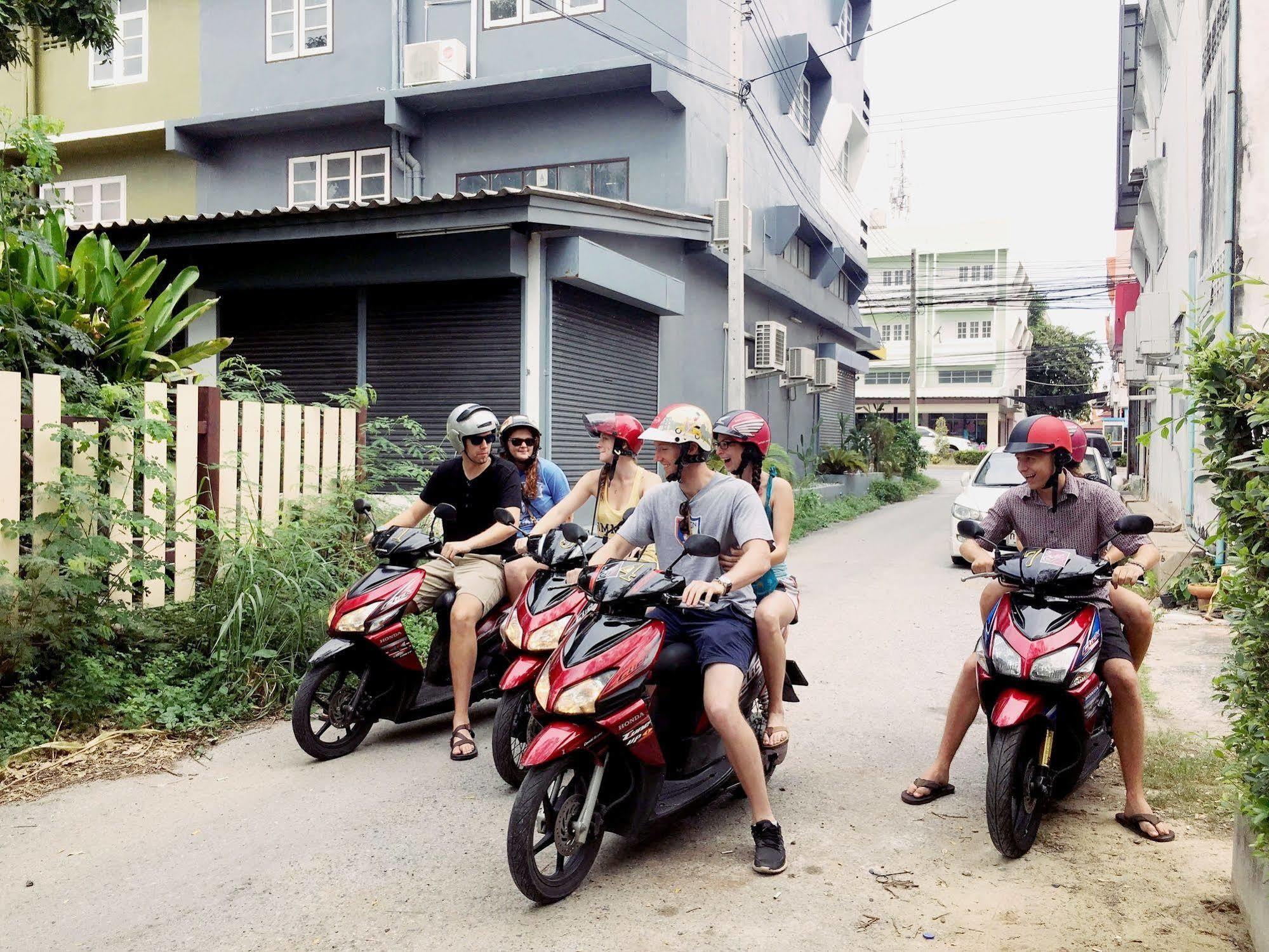 Early Bird Hostel Ayutthaya Exteriör bild